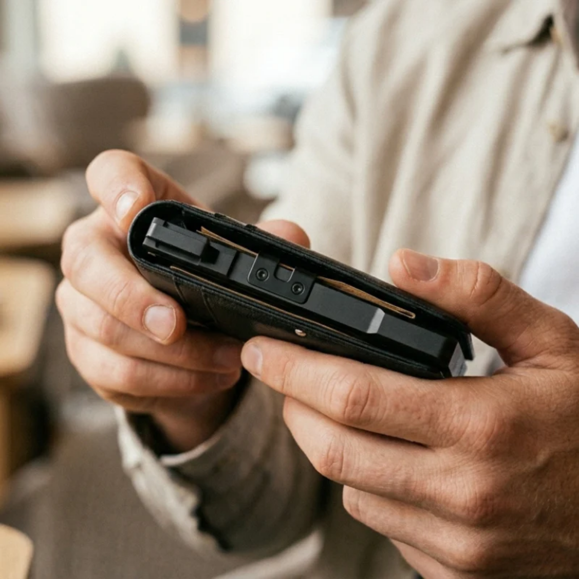 Sereinex MagVault® Minimalist Wallet - Maximum Capacity. Minimal Footprint.